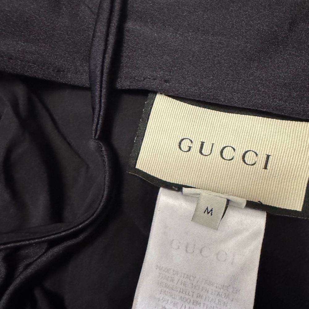 Gucci Black Label Top with Cream Logo Tag!